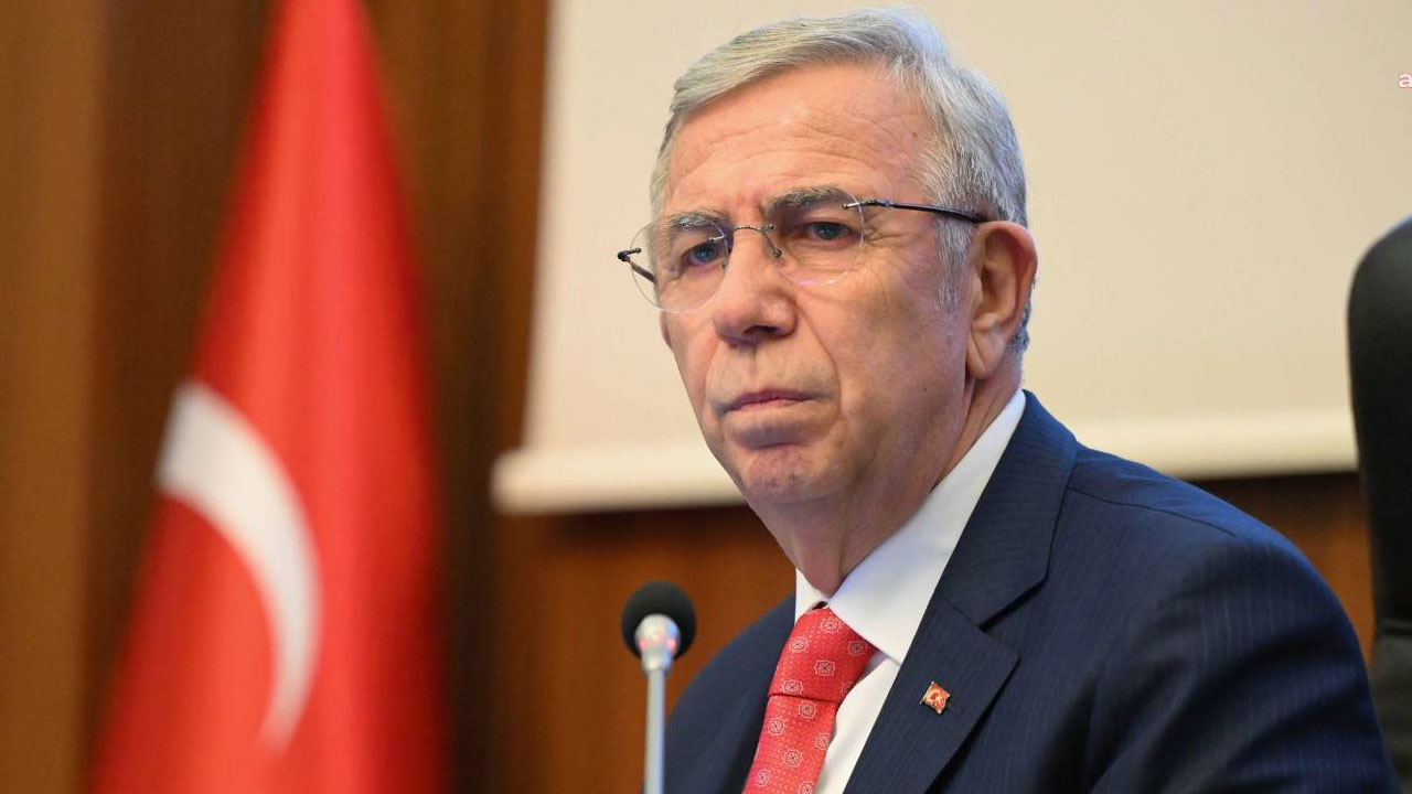 Foto - Yeni yol yapmaya karşı ama bozuk yollara karşı değil! Mansur varsa çukur var