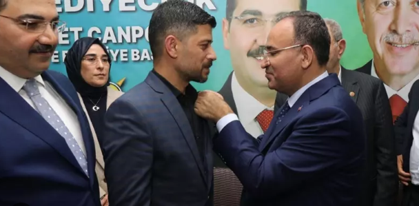 Foto - Yeniden Refah Partisi'nde istifa depremi! Seçime 12 gün kala AK Parti'ye geçtiler