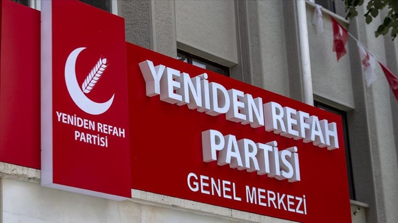 Yeniden Refah Partisi'nden istifa edip AK Parti'ye katıldı