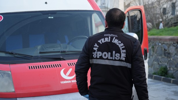 Foto - Yeniden Refah Partisi'ne saldırı! O belediye adayının seçim aracına ateş ettiler