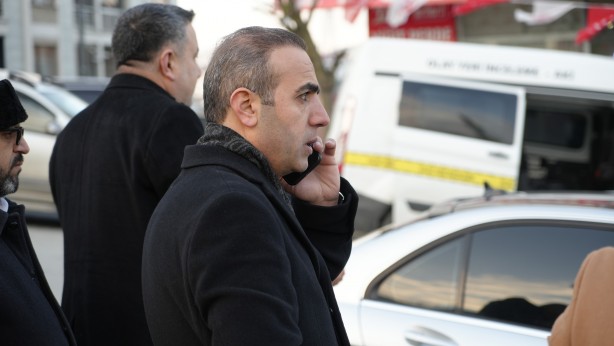 Foto - Yeniden Refah Partisi'ne saldırı! O belediye adayının seçim aracına ateş ettiler