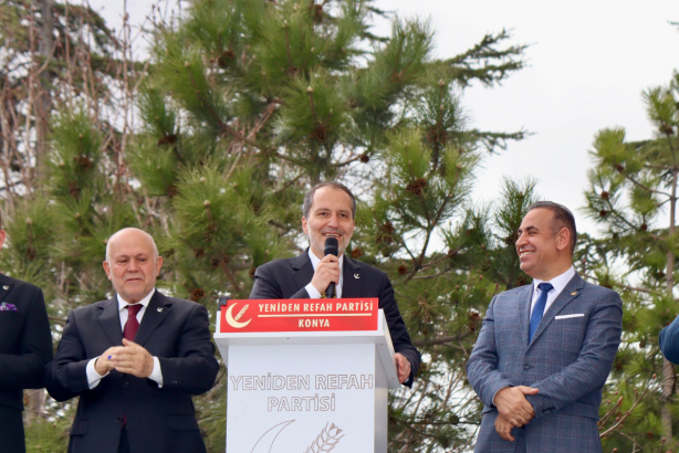 Yeniden Refah Partisi’nin Konya mitinginde derin derin düşündüren görüntüler…