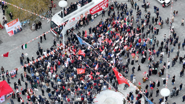 Foto - Yeniden Refah Partisi’nin Konya mitinginde derin derin düşündüren görüntüler…