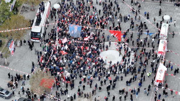Foto - Yeniden Refah Partisi’nin Konya mitinginde derin derin düşündüren görüntüler…