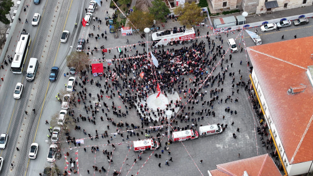 Foto - Yeniden Refah Partisi’nin Konya mitinginde derin derin düşündüren görüntüler…