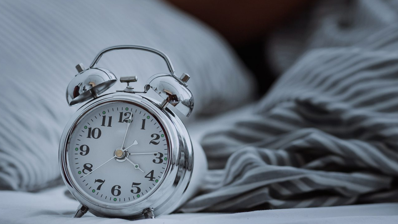 Yeniden uykuya dalmak mümkün! Bunu yapın: Geçiyorsa ayağa kalkın! Uyku problemleri için yaparsanız bakın ne oluyor