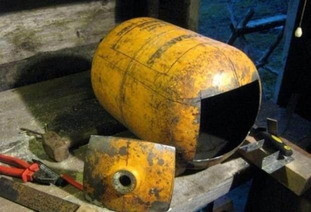 Foto - Yenisine para vermek istemedi! Gaz silindirinden yaptı...