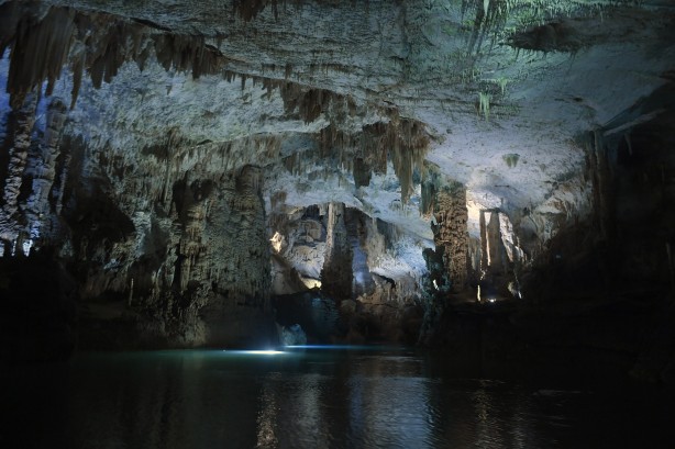 Foto - Yer altı nehrine sahip muhteşem mağara! Masal diyarını andırıyor