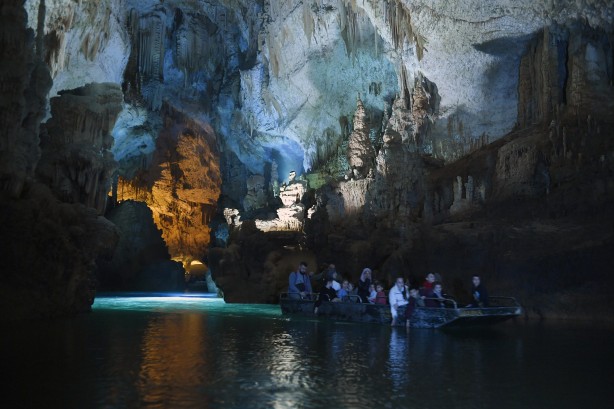Foto - Yer altı nehrine sahip muhteşem mağara! Masal diyarını andırıyor