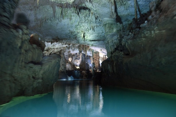 Foto - Yer altı nehrine sahip muhteşem mağara! Masal diyarını andırıyor