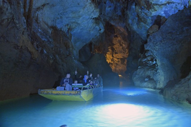 Foto - Yer altı nehrine sahip muhteşem mağara! Masal diyarını andırıyor