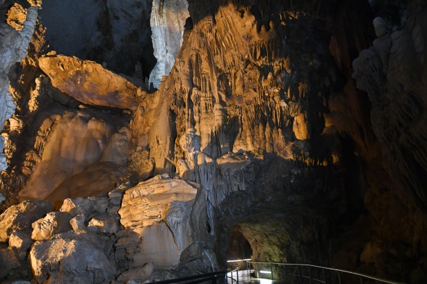 Foto - Yer altı nehrine sahip muhteşem mağara! Masal diyarını andırıyor