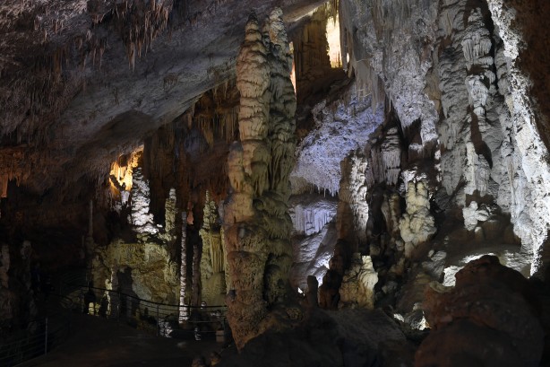 Yer altı nehrine sahip muhteşem mağara! Masal diyarını andırıyor