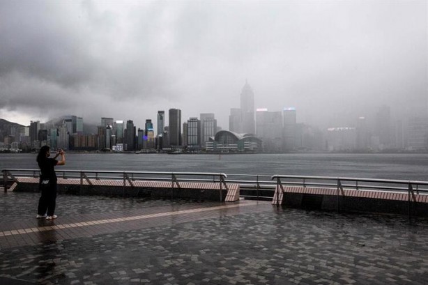 Foto - Yer altında can pazarı! Metro bir anda suyla doldu