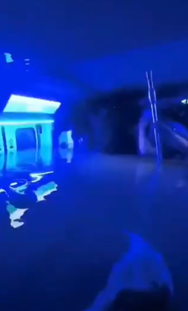 Foto - Yer altında can pazarı! Metro bir anda suyla doldu