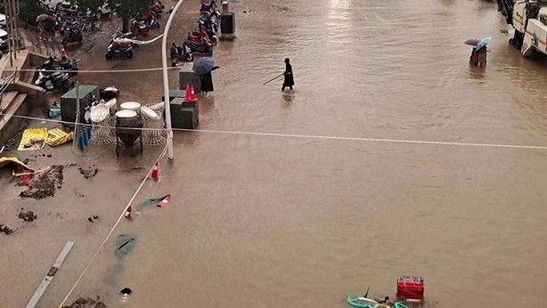 Yer altında can pazarı! Metro bir anda suyla doldu