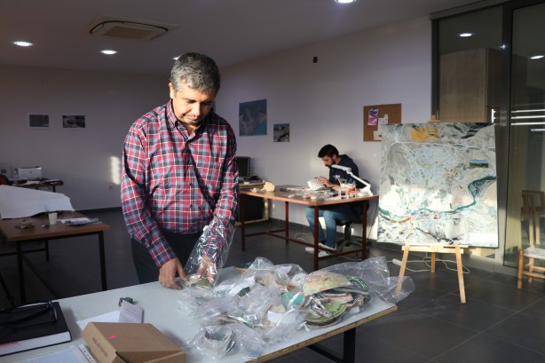 Foto - Yer Batman! Toprağı kazdıkça yerin altından altın yüzük ve daha neler neler fışkırdı...