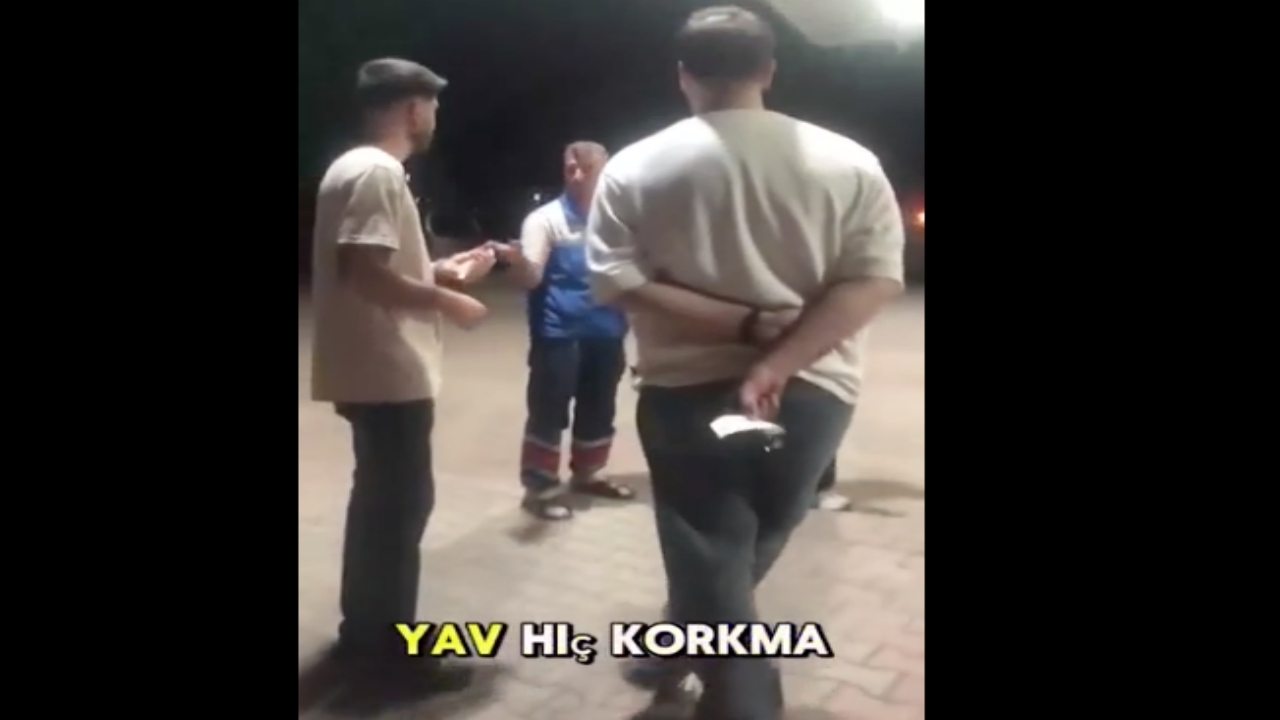 Foto - Yer Bingöl... Dizel araca benzin dolduran pompacının hareketleri olay oldu