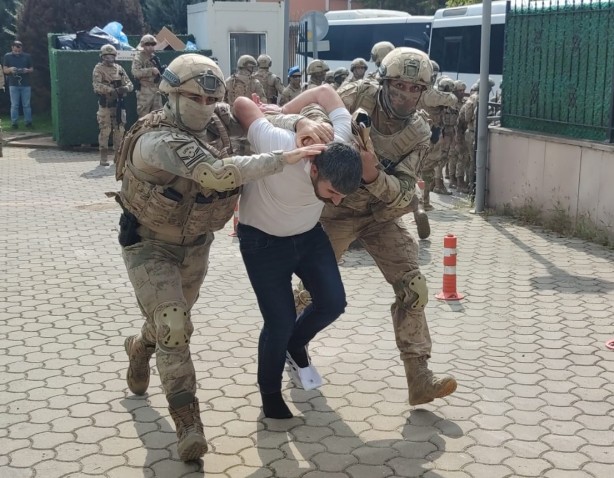 Foto - Yer: Bursa! Onlarca çete üyesi adliyede