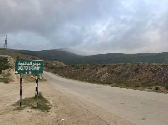 Yer çekimi olmayan yol! Turistler akın ediyor