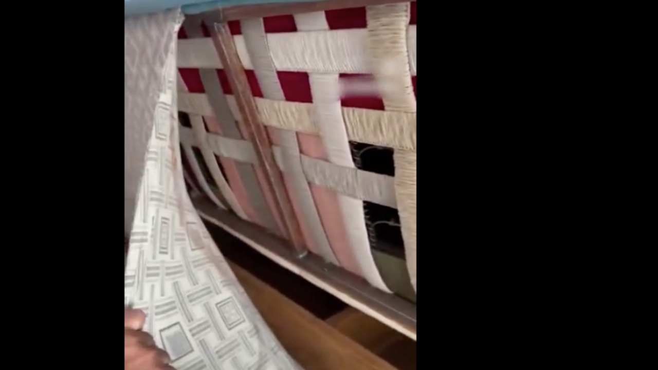 Foto - Yer: İstanbul... Mobilya alan evli çift, koltuğun kumaşını yırtınca resmen şoke oldu! Gözlerinize inanamayacaksınız