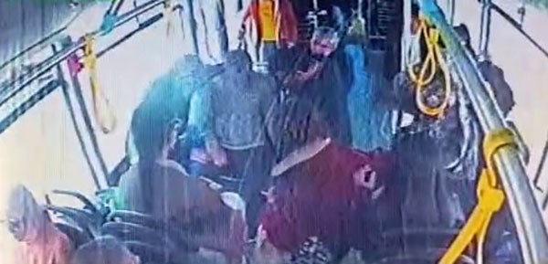 Foto - Yer: İstanbul! Otobüs şoförüne takdir yağıyor