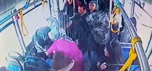 Foto - Yer: İstanbul! Otobüs şoförüne takdir yağıyor