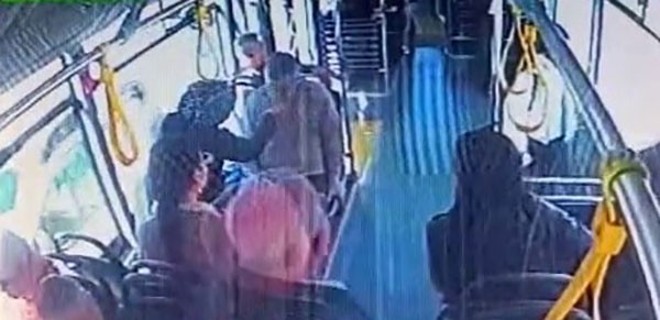 Foto - Yer: İstanbul! Otobüs şoförüne takdir yağıyor