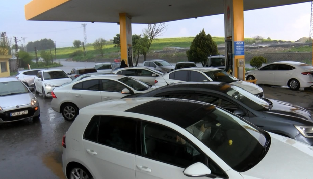 Yer: İstanbul! Sürücüler akaryakıt istasyonuna sığındı