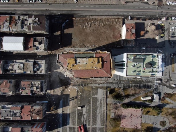 Foto - Yer: Kahramanmaraş... Çevredekiler telefonlarına sarıldı! Her yeri toz bulutu kapladı