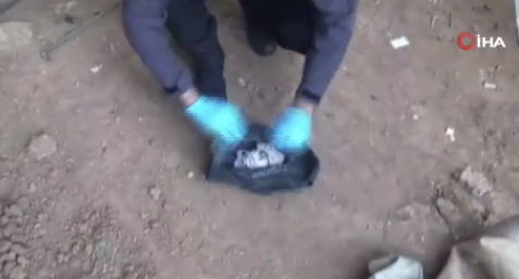 Yer Mardin! Topra�� kazd�k�a yerin alt�ndan alt�n, bilezik dolar ve euro f��k�rd�