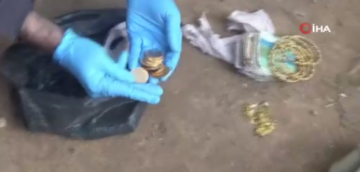 Yer Mardin! Topra�� kazd�k�a yerin alt�ndan alt�n, bilezik dolar ve euro f��k�rd�
