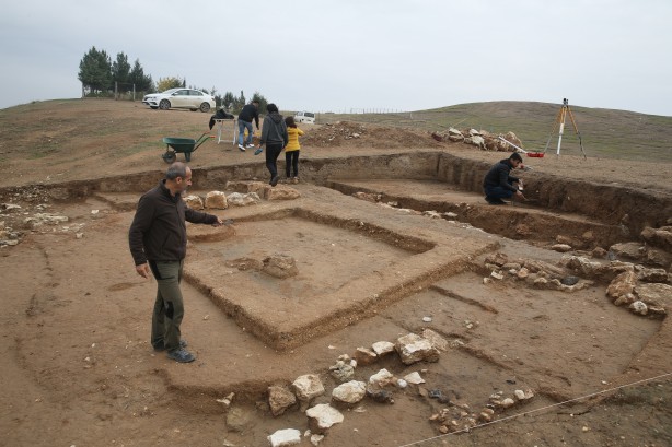 Foto - Yer Mardin! Toprağı kazdıkça yerin altından Mitanni, Halaf, Kalkolitik, Tunç ve Helenistik döneme ait tarih fışkırdı…