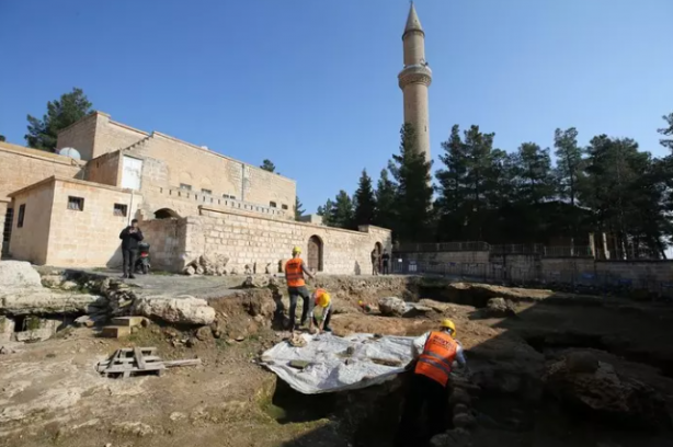 Foto - Yer: Mardin! Toprağın altından adeta fışkırdı! 5 bin yıllık hazine böyle gün yüzüne çıktı