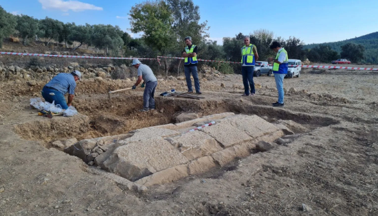 Foto - Yer: Muğla'nın Milas ilçesi! Tarla süren çiftçiden müthiş keşif