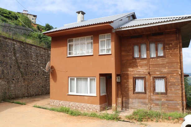 Yer: Rize! Evin kapısını gören gözlerine inanamıyor