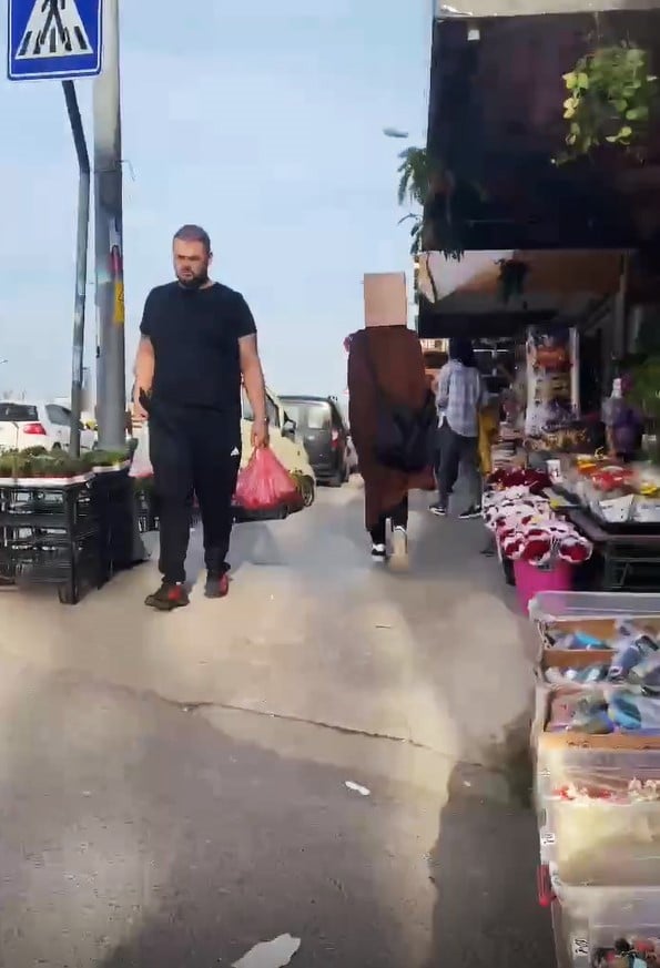 Foto - Yer Yalova! Kafasında karton kutuyla gezdi: Şaşkına çeviren kadını görenler dönüp bir daha baktı! Sebebi ise…