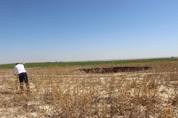 Foto - Yer yarıldı görenler şoke oldu! Vatandaşlar tedirgin: Büyük bir ses duyduk!