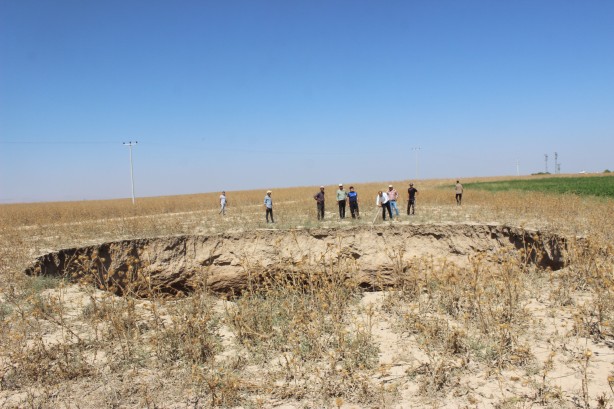 Foto - Yer yarıldı görenler şoke oldu! Vatandaşlar tedirgin: Büyük bir ses duyduk!