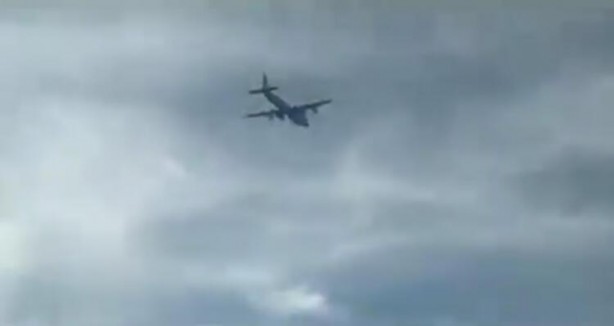 Foto - Yer yerinden oynadı! Türk F-16'sı Rus savaş uçağının önünü kesti! 