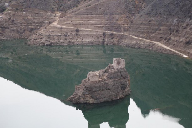 Foto - Yer Yusufeli barajı! Ne olduysa sular çekilince oldu