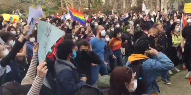 Foto - Yer, zaman, mekan fark etmiyor! İşte Boğaziçi eylemlerinde değişmeyen tek şey