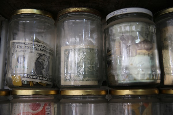 Foto - Yerde bulduğu 1 sentle başladı! Herkesin gözü bu koleksiyonda