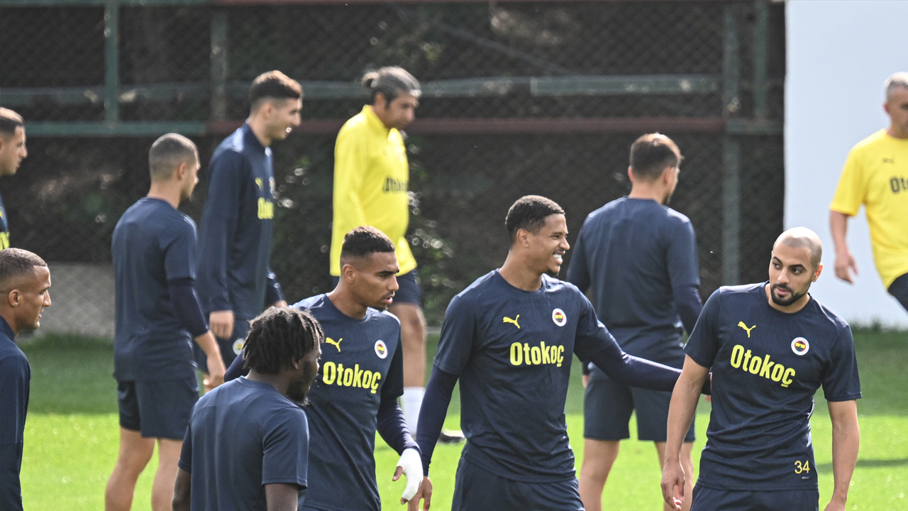 Foto - Yerden yere vurulan o oyuncu için Galatasaray düğmeye bastı: Süper Lig bu hamleyi konuşuyor! Tüm Fenerbahçe’ye uyarı…