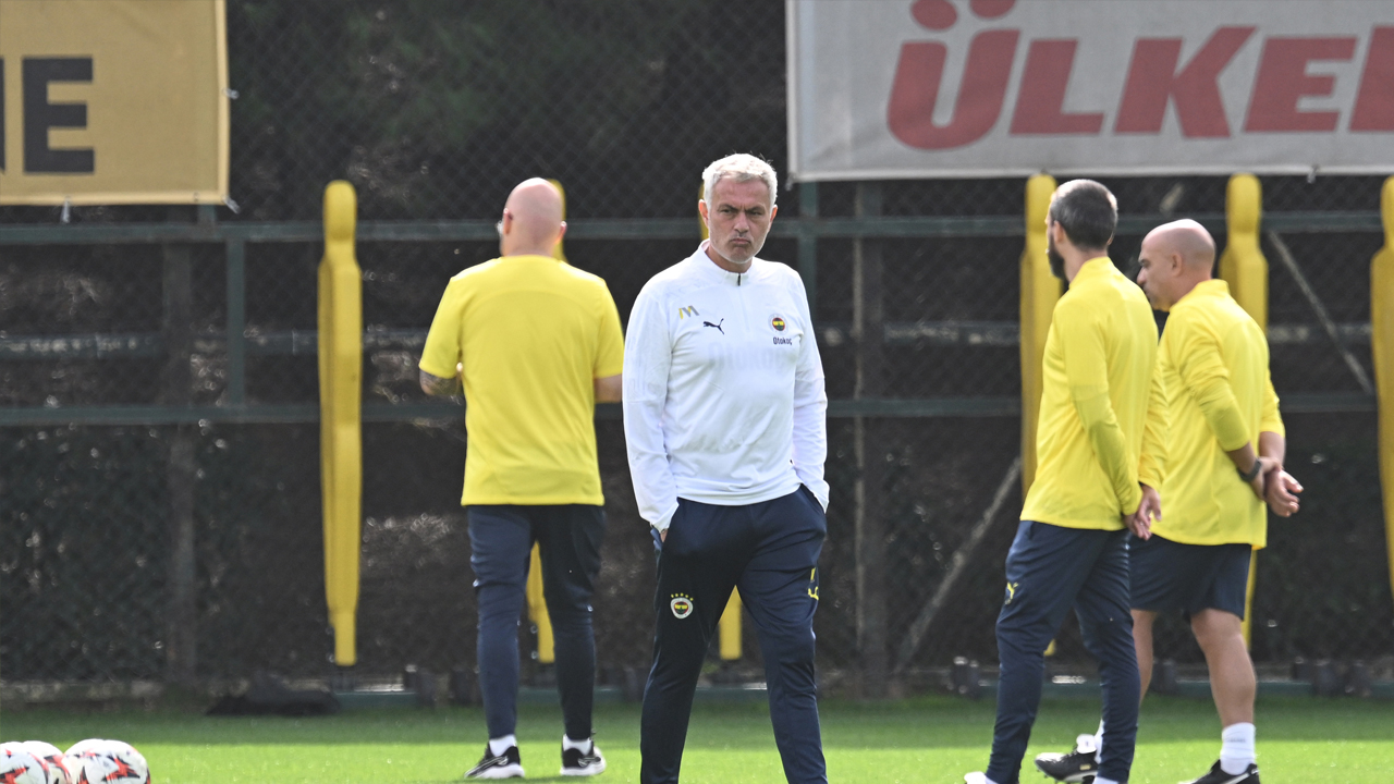 Foto - Yerden yere vurulan o oyuncu için Galatasaray düğmeye bastı: Süper Lig bu hamleyi konuşuyor! Tüm Fenerbahçe’ye uyarı…