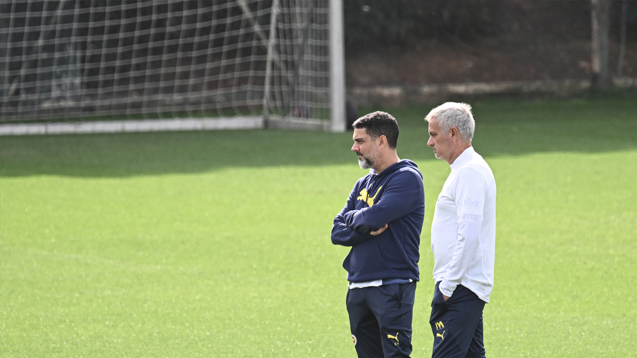 Foto - Yerden yere vurulan o oyuncu için Galatasaray düğmeye bastı: Süper Lig bu hamleyi konuşuyor! Tüm Fenerbahçe’ye uyarı…