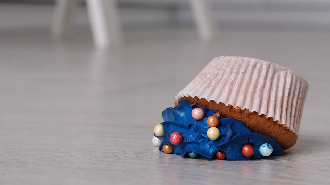 Yere düşen gıdalarla ilgili gerçek ortaya çıktı! 5 saniye kuralı gerçek mi?