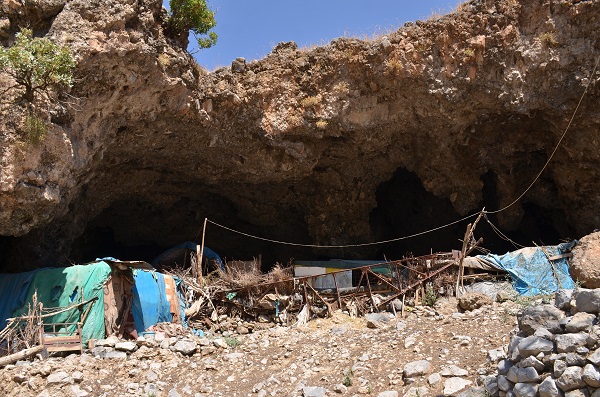 Foto - Yerin 100 metre altına iniyor! İşte 20 gözlü dev mağara
