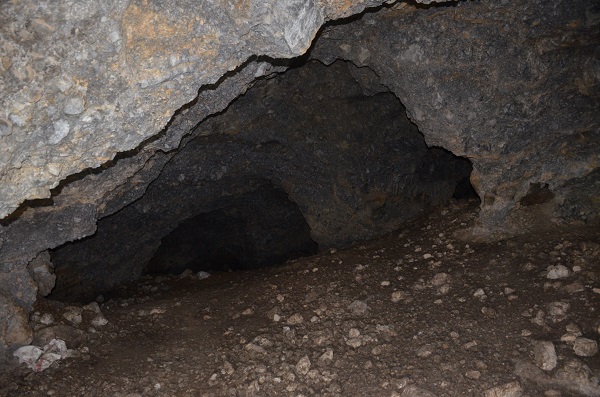 Yerin 100 metre altına iniyor! İşte 20 gözlü dev mağara