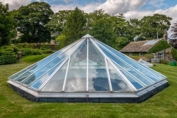 Foto - Yerin altına saray inşa etti!